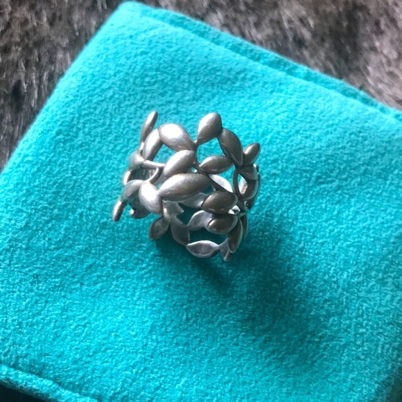 Paloma Picasso® Olive Leaf band ring in sterling silver. - Picture 4 of 9